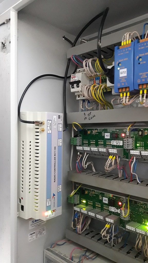 Радиоконтроллер RCT-100 в шкафу автоматизации ГЗНУ-7