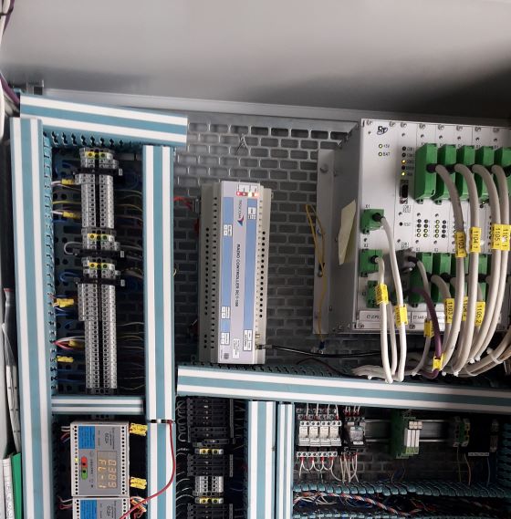 Радиоконтроллер RCT-100 в шкафу автоматизации ГЗНУ-6